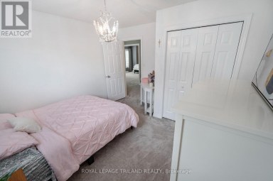 446 SOUTH LEAKSDALE CIRCLE London South (South U) Ontario photo 32