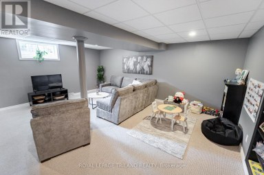 446 SOUTH LEAKSDALE CIRCLE London South (South U) Ontario photo 35