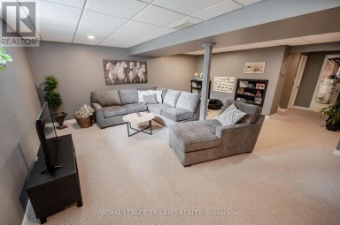 446 SOUTH LEAKSDALE CIRCLE London South (South U) Ontario photo 38