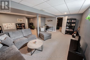 446 SOUTH LEAKSDALE CIRCLE London South (South U) Ontario photo 39
