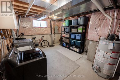 446 SOUTH LEAKSDALE CIRCLE London South (South U) Ontario photo 43