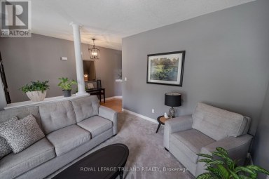 446 SOUTH LEAKSDALE CIRCLE London South (South U) Ontario photo 6