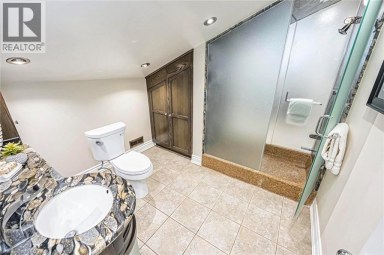 247 SAND Road Holland Landing Ontario photo 21