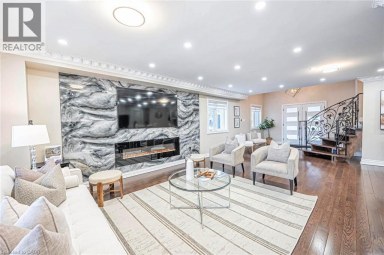 247 SAND Road Holland Landing Ontario photo 4