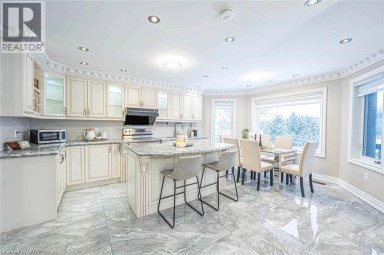 247 SAND Road Holland Landing Ontario photo 8
