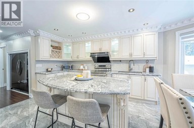 247 SAND Road Holland Landing Ontario photo 9