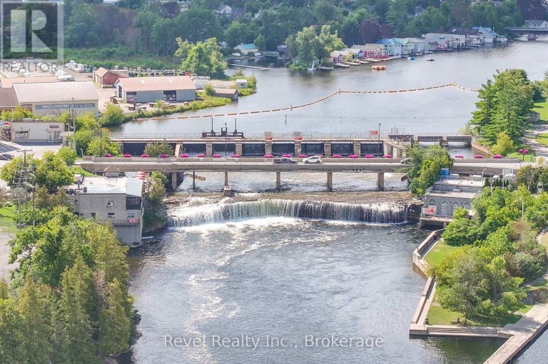 221 - 99 LOUISA STREET, Kawartha Lakes (Fenelon Falls), Ontario, K0M1N0