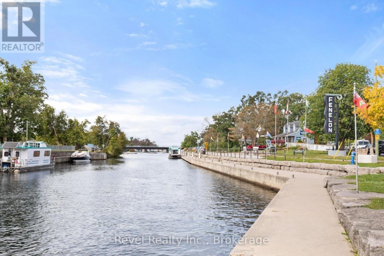 221 - 99 LOUISA STREET, Kawartha Lakes (Fenelon Falls), Ontario, K0M1N0