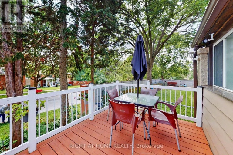 1 EDGEBROOK DRIVE, Toronto (Thistletown-Beaumonde Heights), Ontario, M9V1E1