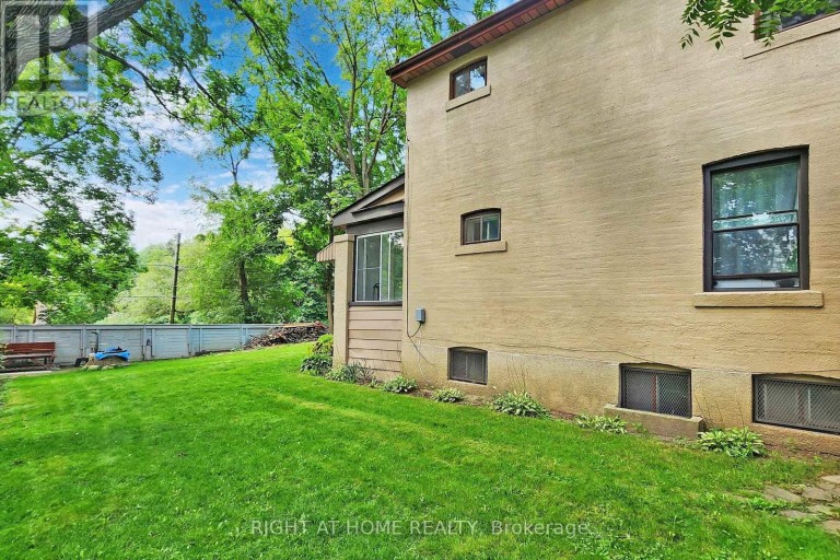 1 EDGEBROOK DRIVE, Toronto (Thistletown-Beaumonde Heights), Ontario, M9V1E1