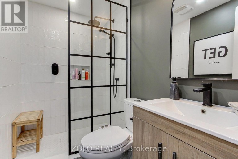 388 TERRY DRIVE, Newmarket (Central Newmarket), Ontario, L3Y5E7
