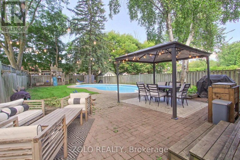 388 TERRY DRIVE, Newmarket (Central Newmarket), Ontario, L3Y5E7