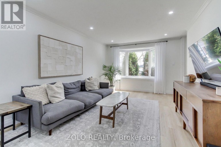 388 TERRY DRIVE, Newmarket (Central Newmarket), Ontario, L3Y5E7