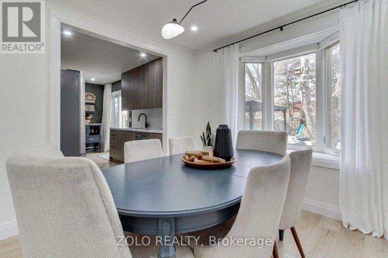 388 TERRY DRIVE, Newmarket (Central Newmarket), Ontario, L3Y5E7
