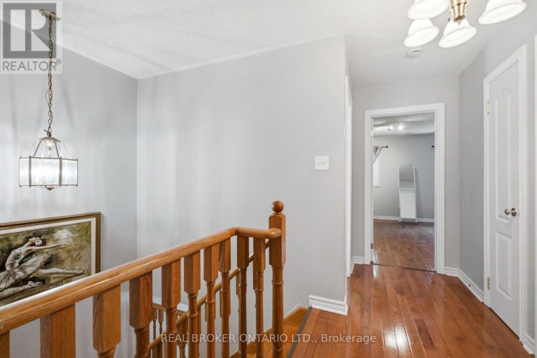 22 OCTOBER LANE, Aurora (Aurora Grove), Ontario, L4G6Y1