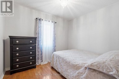 22 OCTOBER LANE Aurora (Aurora Grove) Ontario photo 21