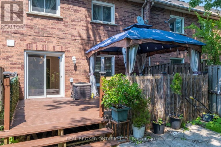 22 OCTOBER LANE, Aurora (Aurora Grove), Ontario, L4G6Y1