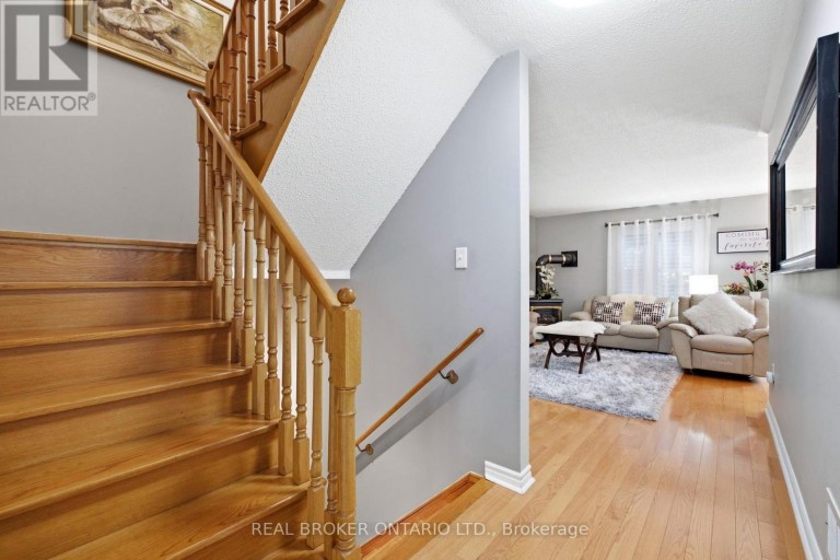 22 OCTOBER LANE, Aurora (Aurora Grove), Ontario, L4G6Y1