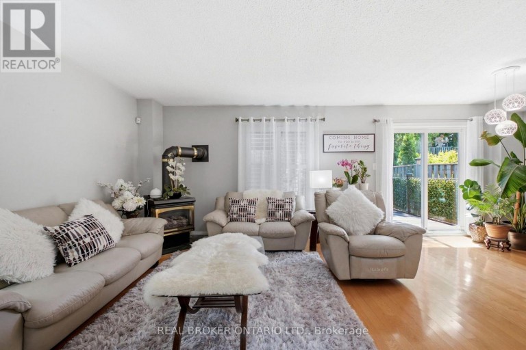 22 OCTOBER LANE, Aurora (Aurora Grove), Ontario, L4G6Y1