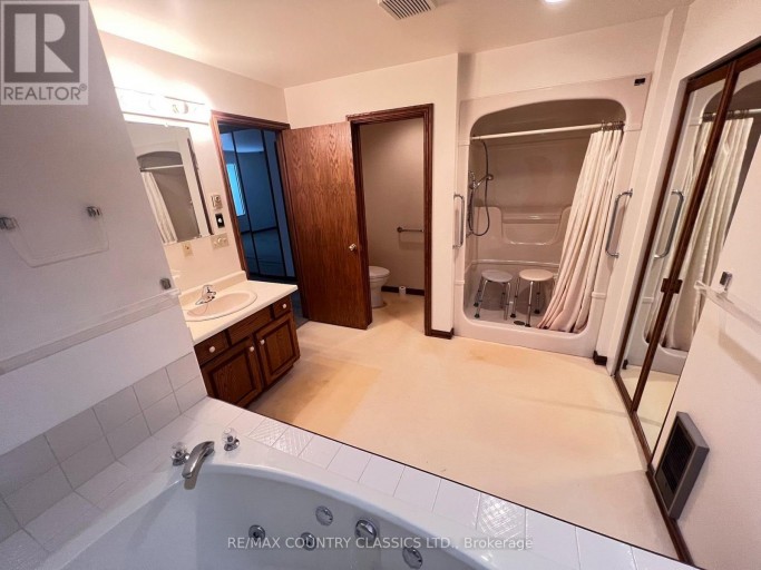 10 - 12 FLINT AVENUE, Bancroft (Bancroft Ward), Ontario, K0L1C0