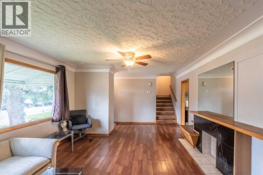 2628 Capitol Hill Crescent NW Calgary Alberta photo 3