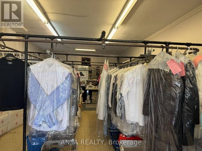 852 SHEPPARD AVENUE W, Toronto (Bathurst Manor), Ontario, M3H2T5