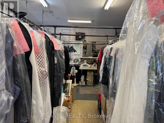 852 SHEPPARD AVENUE W, Toronto (Bathurst Manor), Ontario, M3H2T5