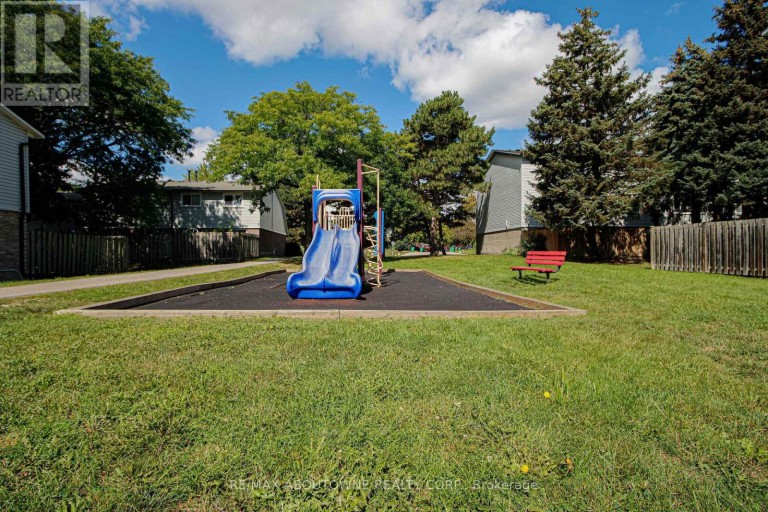 50 - 2440 BROMSGROVE ROAD, Mississauga (Clarkson), Ontario, L5J4J7
