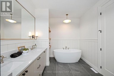 876 WHITE PINE STREET London North (North S) Ontario photo 21