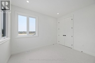 876 WHITE PINE STREET London North (North S) Ontario photo 25