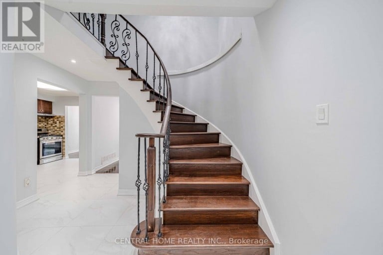 2 NOEL STREET, Markham (Markham Village), Ontario, L3P5C8