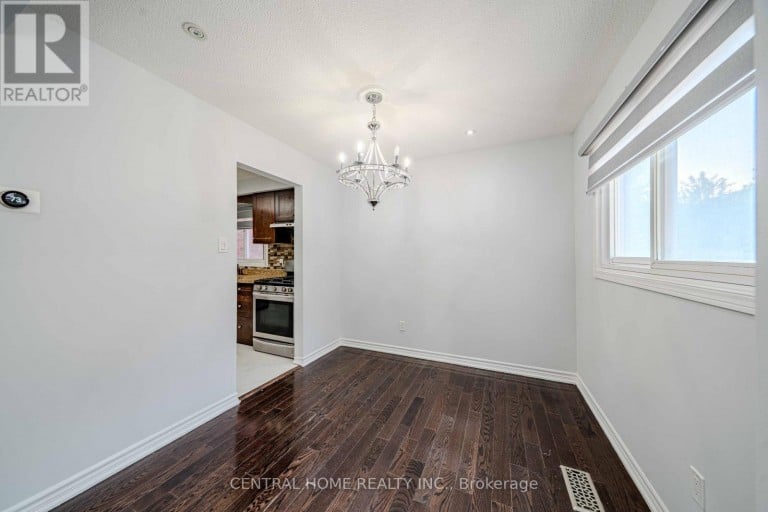 2 NOEL STREET, Markham (Markham Village), Ontario, L3P5C8