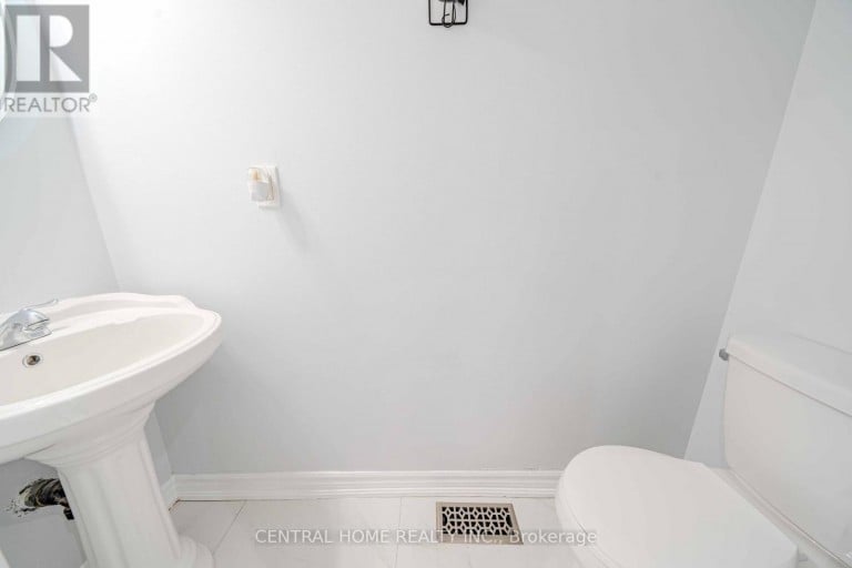 2 NOEL STREET, Markham (Markham Village), Ontario, L3P5C8
