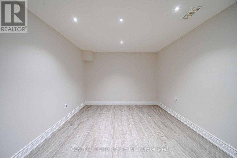 2 NOEL STREET, Markham (Markham Village), Ontario, L3P5C8