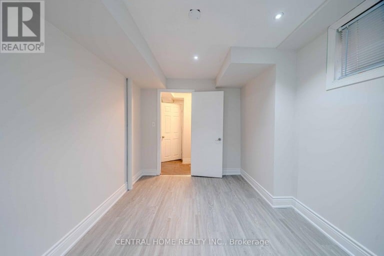 2 NOEL STREET, Markham (Markham Village), Ontario, L3P5C8