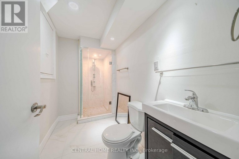 2 NOEL STREET, Markham (Markham Village), Ontario, L3P5C8