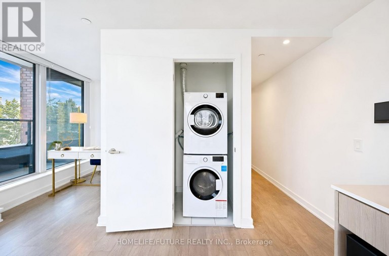 208 - 28 ANN STREET, Mississauga (Port Credit), Ontario, L5G0E1