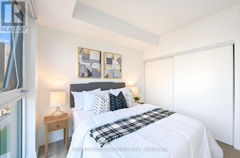 208 - 28 ANN STREET, Mississauga (Port Credit), Ontario, L5G0E1