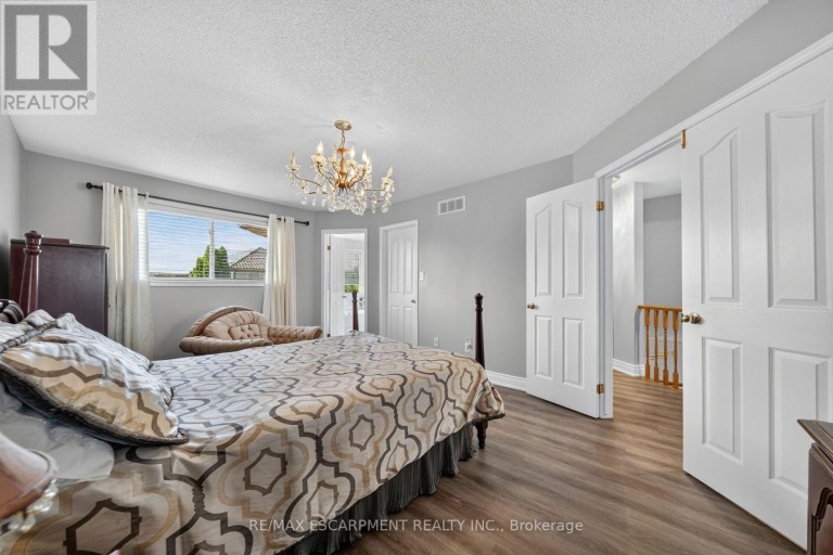 42 HILLGARDEN DRIVE, Hamilton (Stoney Creek Mountain), Ontario, L8J3R3