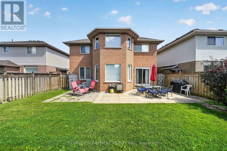 42 HILLGARDEN DRIVE, Hamilton (Stoney Creek Mountain), Ontario, L8J3R3