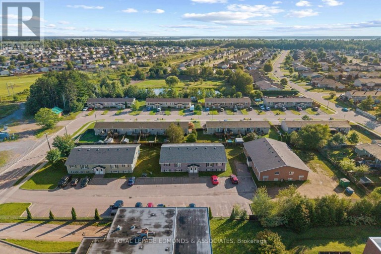 5 Renfrew Street, Petawawa, Ontario (id X13688928)