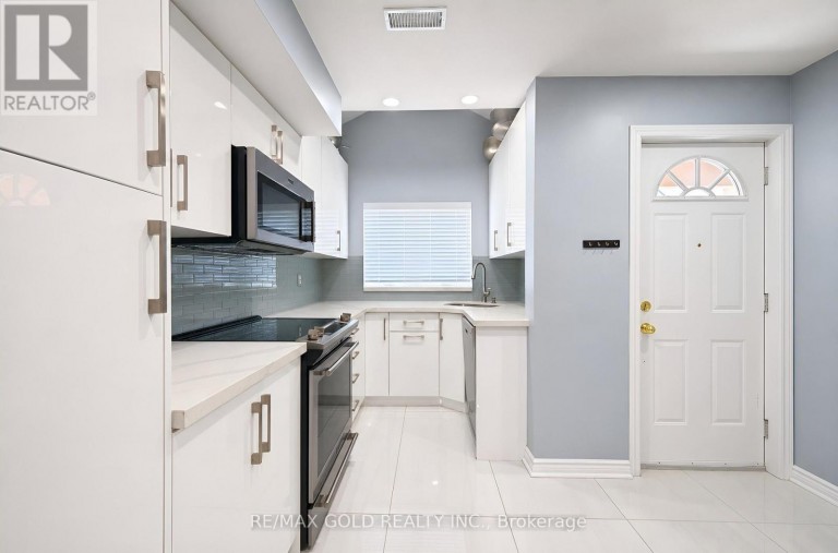 53 - 80 STRATHAVEN DRIVE, Mississauga (Hurontario), Ontario, L5R3V9