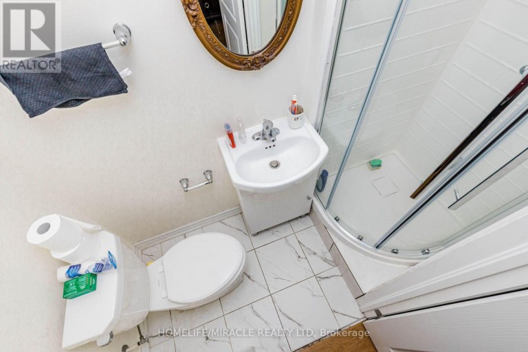 32 ARCOLA STREET, Brampton (Goreway Drive Corridor), Ontario, L6P4N7