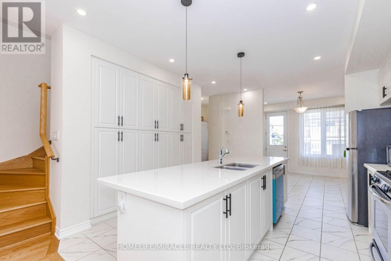 32 ARCOLA STREET, Brampton (Goreway Drive Corridor), Ontario, L6P4N7