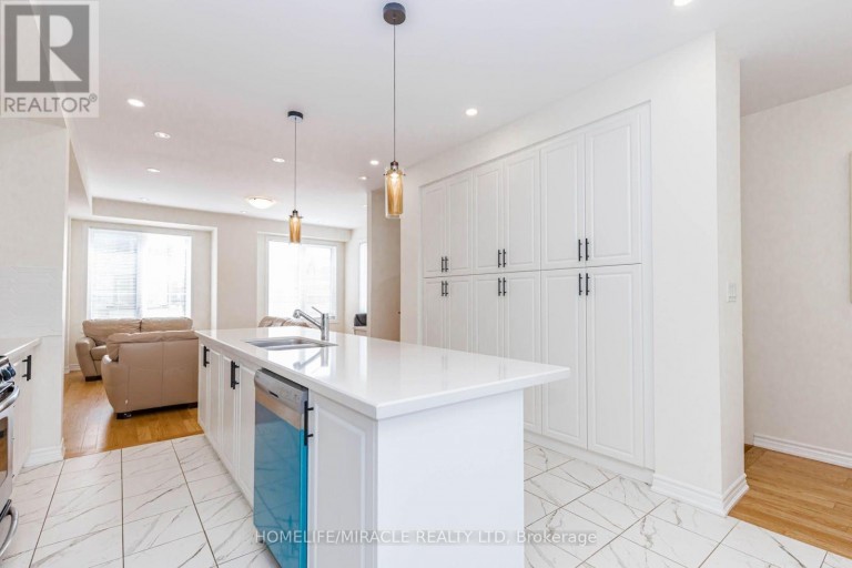 32 ARCOLA STREET, Brampton (Goreway Drive Corridor), Ontario, L6P4N7
