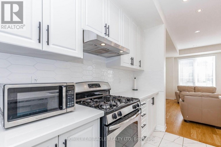 32 ARCOLA STREET, Brampton (Goreway Drive Corridor), Ontario, L6P4N7