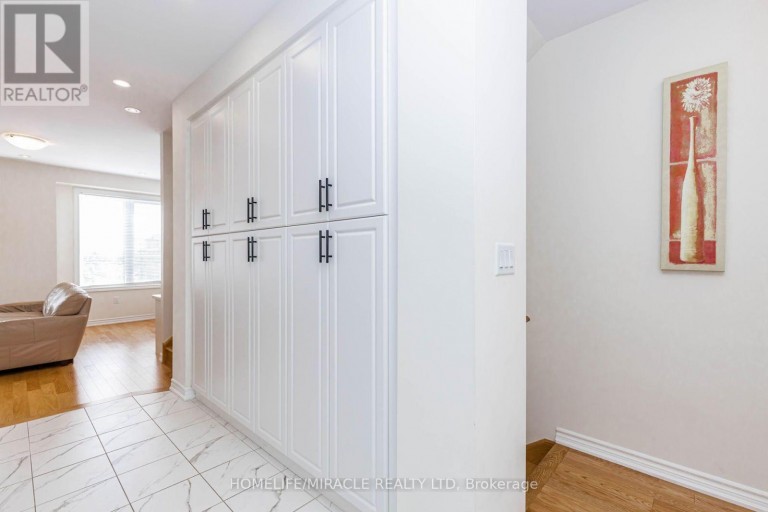 32 ARCOLA STREET, Brampton (Goreway Drive Corridor), Ontario, L6P4N7