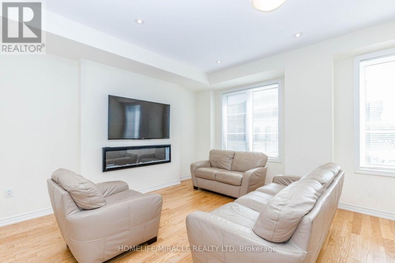 32 ARCOLA STREET, Brampton (Goreway Drive Corridor), Ontario, L6P4N7
