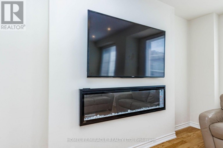 32 ARCOLA STREET, Brampton (Goreway Drive Corridor), Ontario, L6P4N7