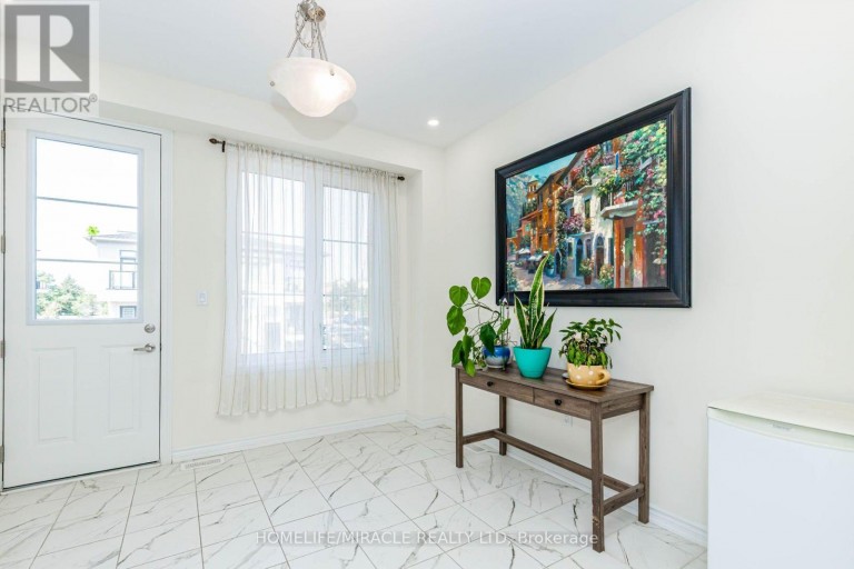 32 ARCOLA STREET, Brampton (Goreway Drive Corridor), Ontario, L6P4N7